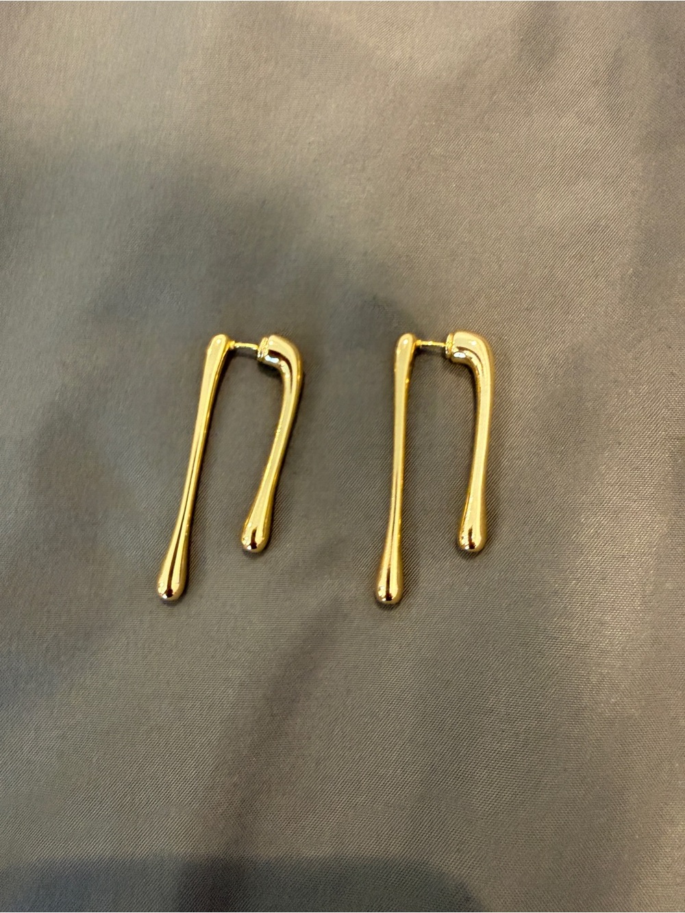 NWOT Natalie B Jewelry Darby Drop Earring in Gold